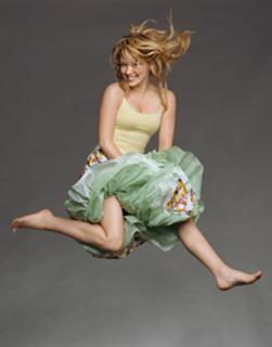 Hilary Duff feet photo thumbnail