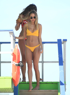 Kimberley Garner feet photo thumbnail