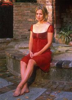 Jennie Garth feet photo thumbnail