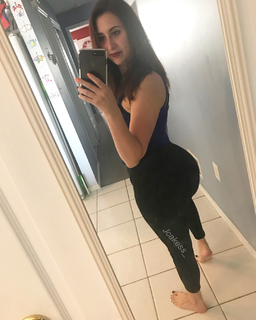 Jenelle Jcakess feet photo thumbnail
