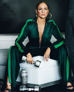 Jennifer Lopez feet photo thumbnail