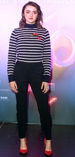 Maisie Williams feet photo thumbnail