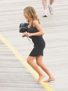 Jennifer Aniston feet photo thumbnail