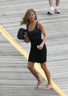 Jennifer Aniston feet photo thumbnail