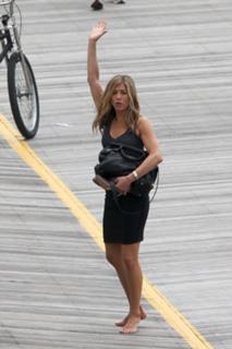 Jennifer Aniston feet photo thumbnail