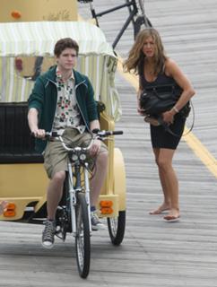 Jennifer Aniston feet photo thumbnail