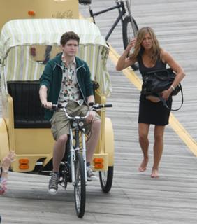 Jennifer Aniston feet photo thumbnail