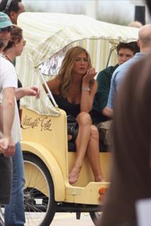 Jennifer Aniston feet photo thumbnail