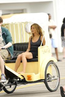 Jennifer Aniston feet photo thumbnail