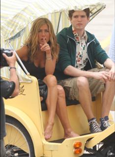 Jennifer Aniston feet photo thumbnail