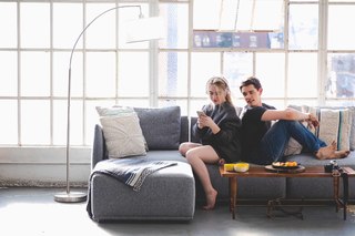 Sabrina Carpenter feet photo thumbnail