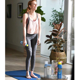 Emma Roberts feet photo thumbnail