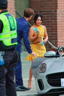 Vanessa Hudgens feet photo thumbnail