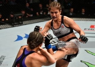 Karolina Kowalkiewicz feet photo thumbnail