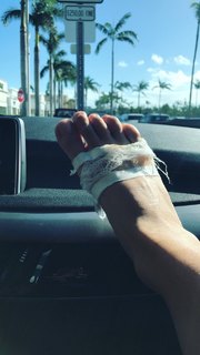 Carolina Dieckmann feet photo thumbnail