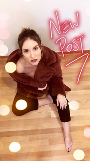 Athina Oikonomakou feet photo thumbnail