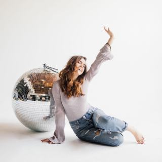 Bailee Madison feet photo 1