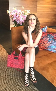 Claudia Lizaldi feet photo thumbnail