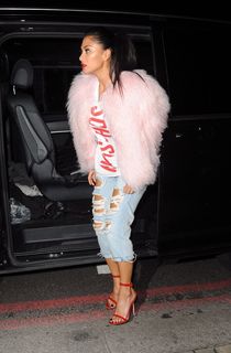 Nicole Scherzinger feet photo thumbnail