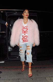 Nicole Scherzinger feet photo thumbnail