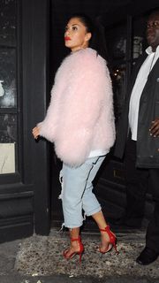 Nicole Scherzinger feet photo thumbnail