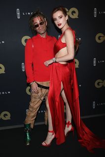 Bella Thorne feet photo thumbnail