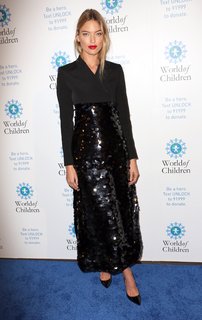 Martha Hunt feet photo thumbnail