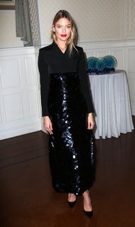 Martha Hunt feet photo thumbnail