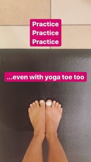 Kino MacGregor feet photo thumbnail