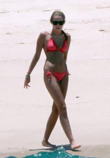 Miley Cyrus feet photo thumbnail