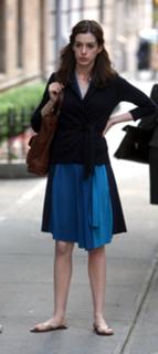 Anne Hathaway feet photo thumbnail
