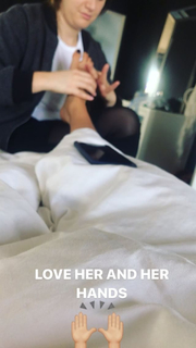 Shay Mitchell feet photo thumbnail