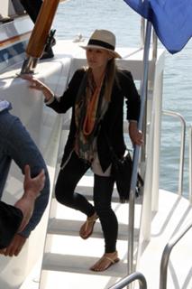 Kristen Bell feet photo thumbnail