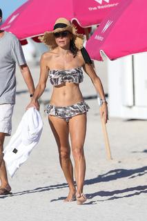 Bethenny Frankel feet photo thumbnail