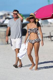 Bethenny Frankel feet photo thumbnail