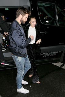 Miley Cyrus feet photo thumbnail