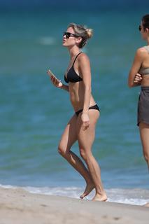 Kristin Cavallari feet photo thumbnail