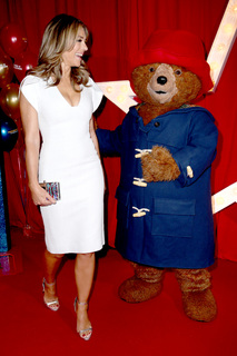 Elizabeth Hurley feet photo thumbnail