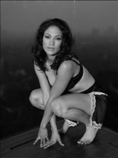 Jennifer Lopez feet photo thumbnail