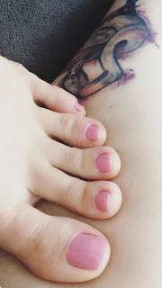 Alaine Crissiê feet photo thumbnail