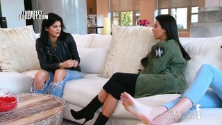 Kendall Jenner feet photo thumbnail
