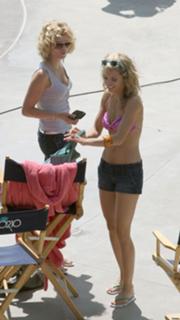 AnnaLynne McCord feet photo thumbnail