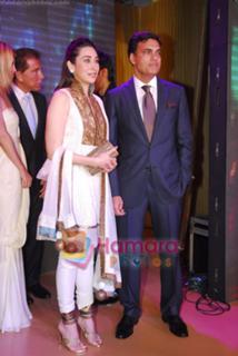 Karisma Kapoor feet photo thumbnail