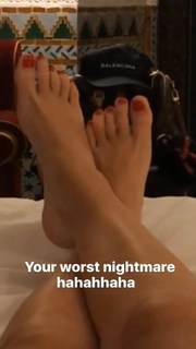 Chiara Ferragni feet photo thumbnail