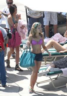 AnnaLynne McCord feet photo thumbnail