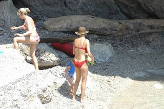 Uma Thurman feet photo thumbnail