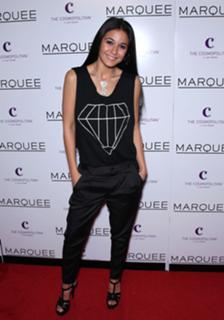 Emmanuelle Chriqui feet photo thumbnail