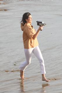 Kendall Jenner feet photo thumbnail