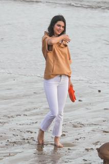 Kendall Jenner feet photo thumbnail
