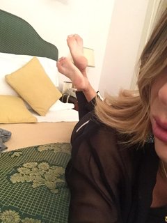 Veronica Maya feet photo thumbnail